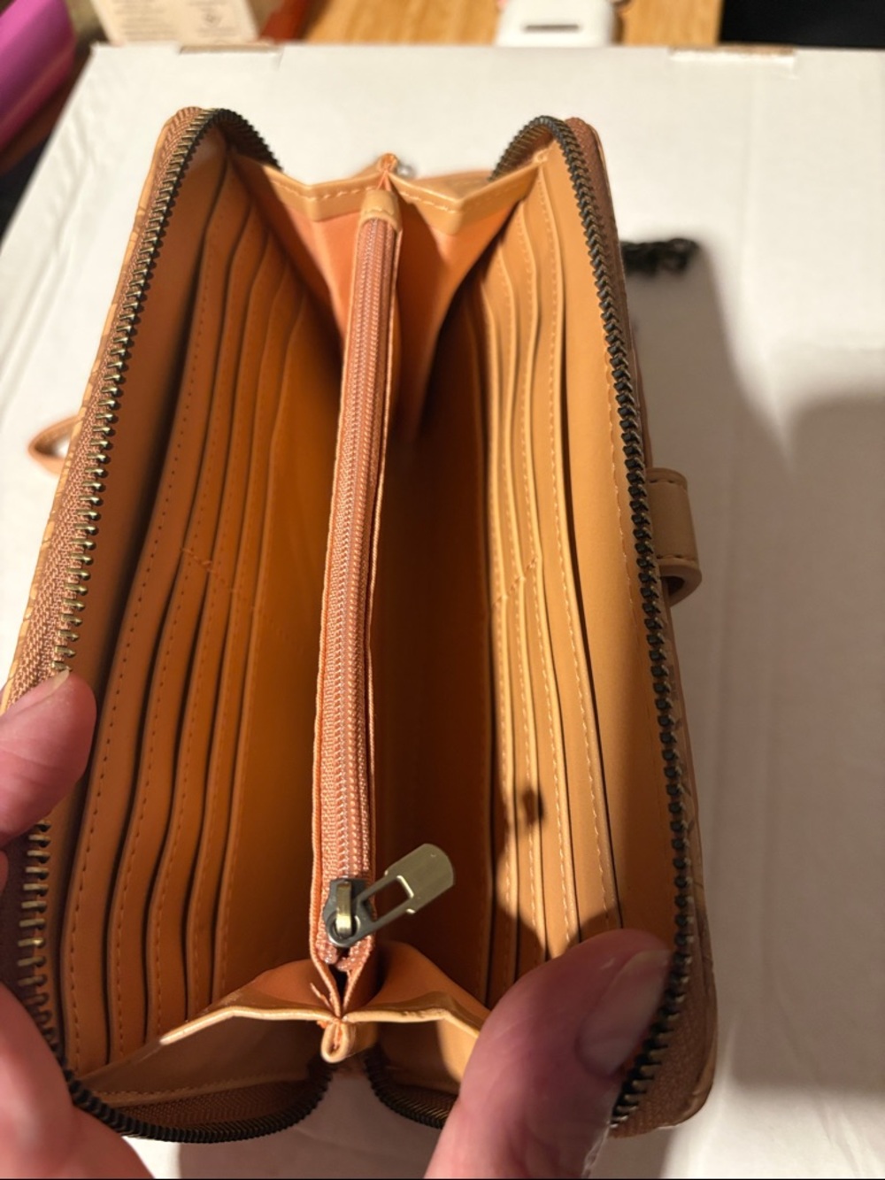 Embossed Tan Faux Leather Wallet Purse Wristlet NWOT Unbranded - Picture 4 of 5